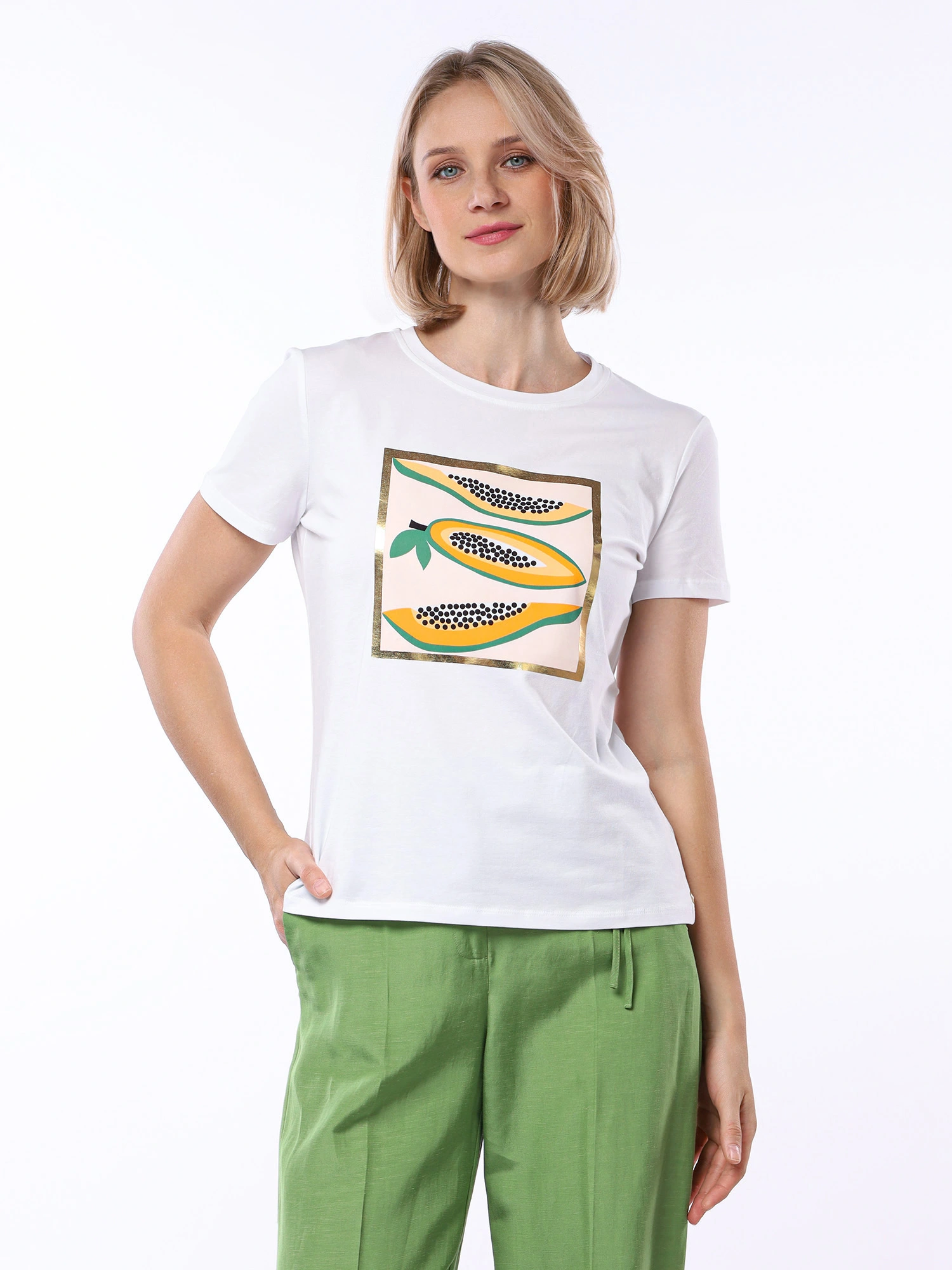 Футболка прямого кроя с принтом и декором фольгированием